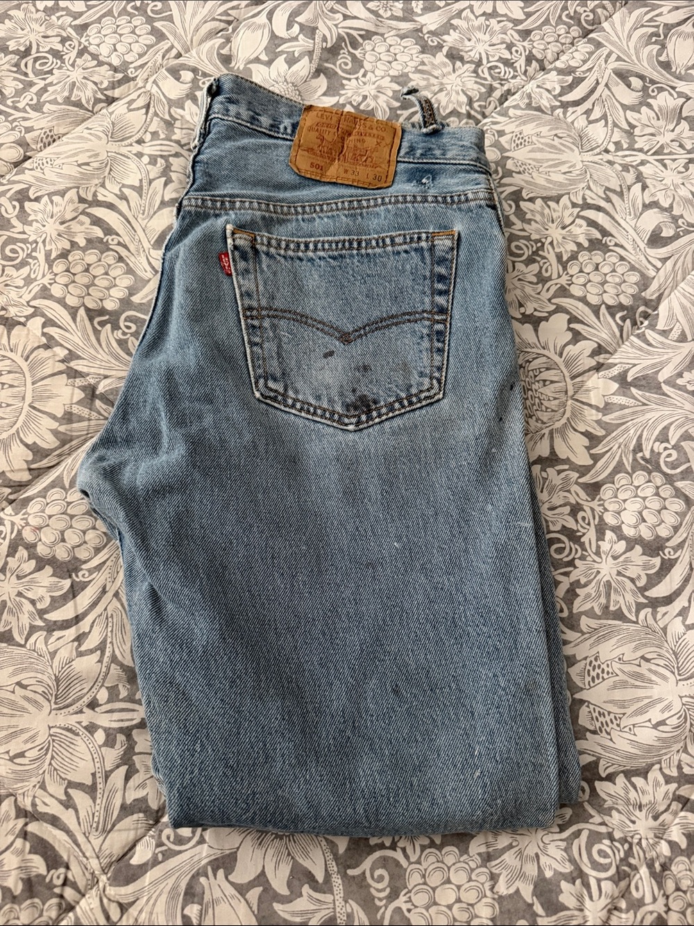 Levi's 501 Light Wash Blue Relaxed Fit Men's Jeans